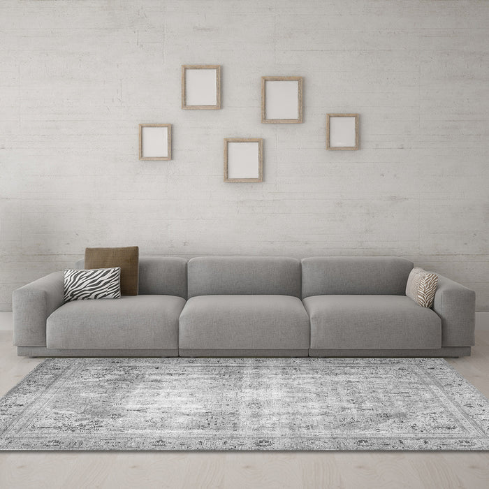 Machine Washable Persian Gray Traditional Rug in a Living Room,, wshtr4478gry