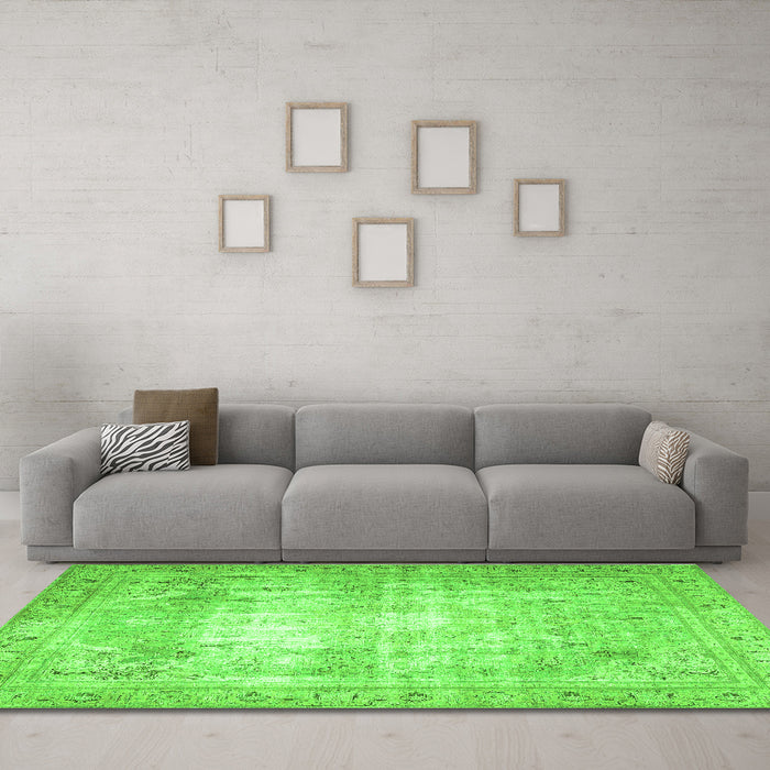 Machine Washable Persian Green Traditional Area Rugs in a Living Room,, wshtr4478grn