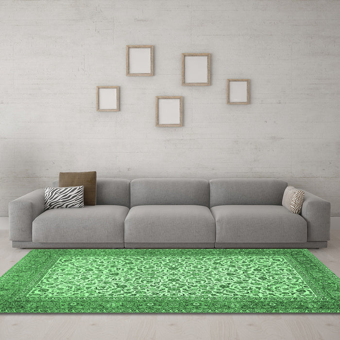 Machine Washable Persian Emerald Green Traditional Area Rugs in a Living Room,, wshtr447emgrn