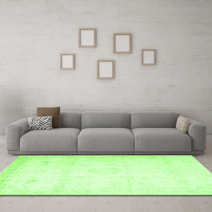 Machine Washable Persian Green Traditional Area Rugs in a Living Room,, wshtr4482grn