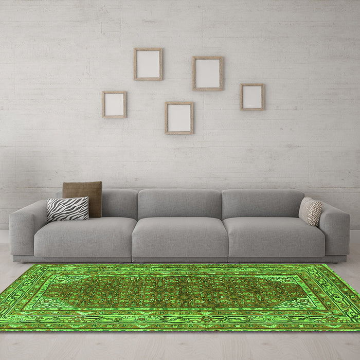 Machine Washable Persian Green Traditional Area Rugs in a Living Room,, wshtr4483grn