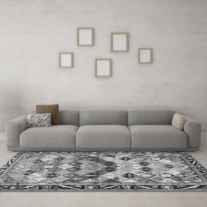 Machine Washable Persian Gray Traditional Rug in a Living Room,, wshtr4484gry