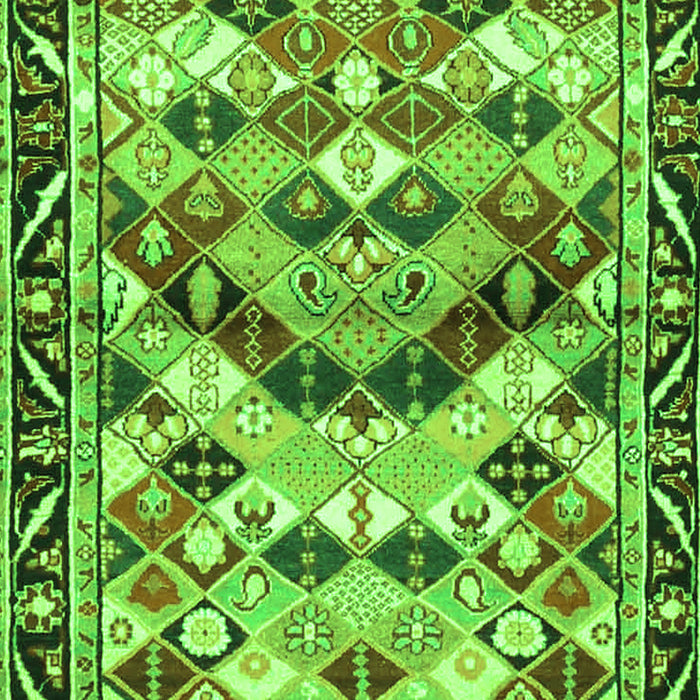 Serging Thickness of Machine Washable Persian Green Traditional Area Rugs, wshtr4484grn
