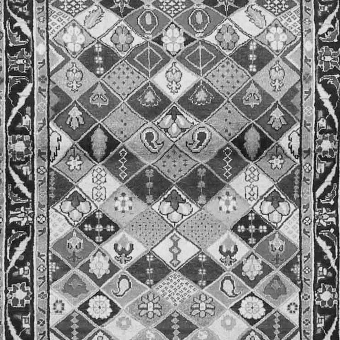 Serging Thickness of Machine Washable Persian Gray Traditional Rug, wshtr4484gry