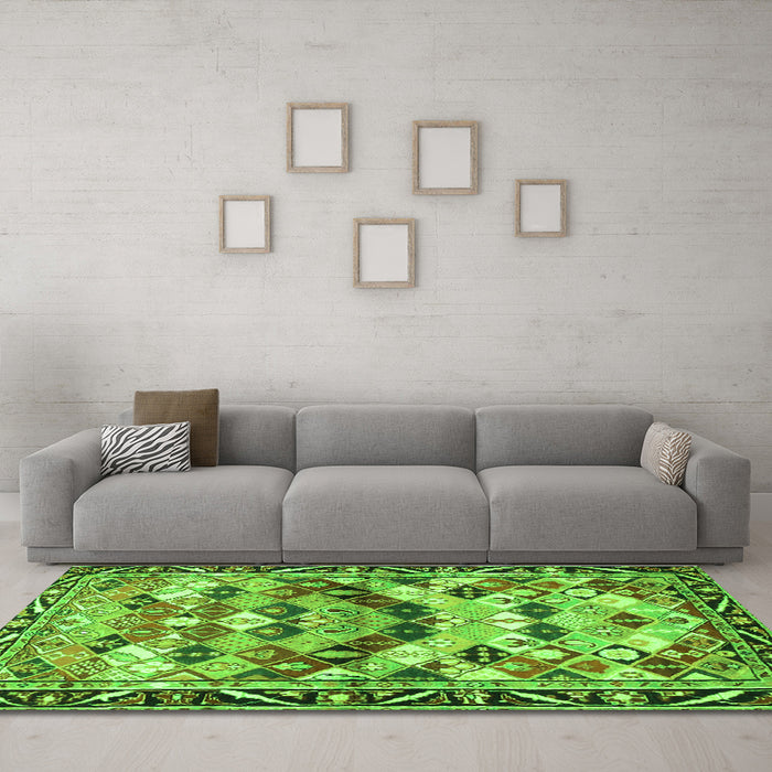 Machine Washable Persian Green Traditional Area Rugs in a Living Room,, wshtr4484grn