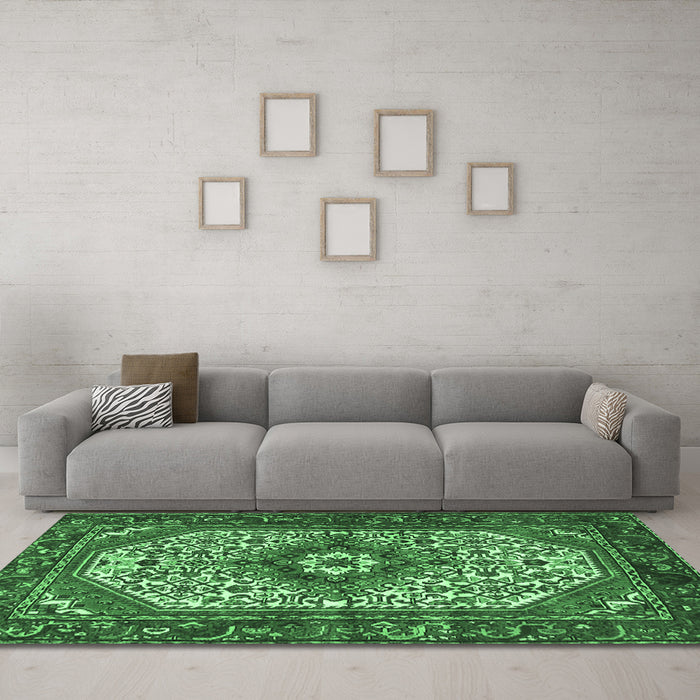 Machine Washable Medallion Emerald Green Traditional Area Rugs in a Living Room,, wshtr4486emgrn