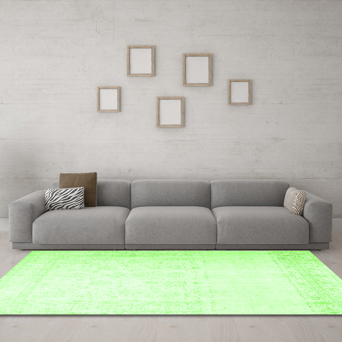 Machine Washable Persian Green Traditional Area Rugs in a Living Room,, wshtr4487grn