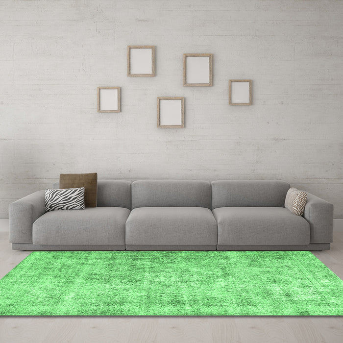 Machine Washable Persian Emerald Green Traditional Area Rugs in a Living Room,, wshtr4488emgrn