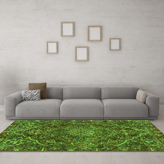 Machine Washable Persian Green Traditional Area Rugs in a Living Room,, wshtr4493grn