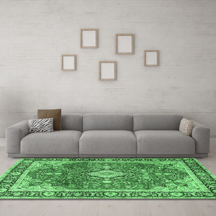 Machine Washable Medallion Emerald Green Traditional Area Rugs in a Living Room,, wshtr4498emgrn