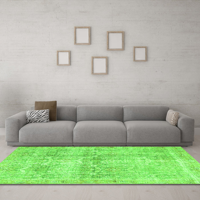 Machine Washable Persian Green Traditional Area Rugs in a Living Room,, wshtr4499grn