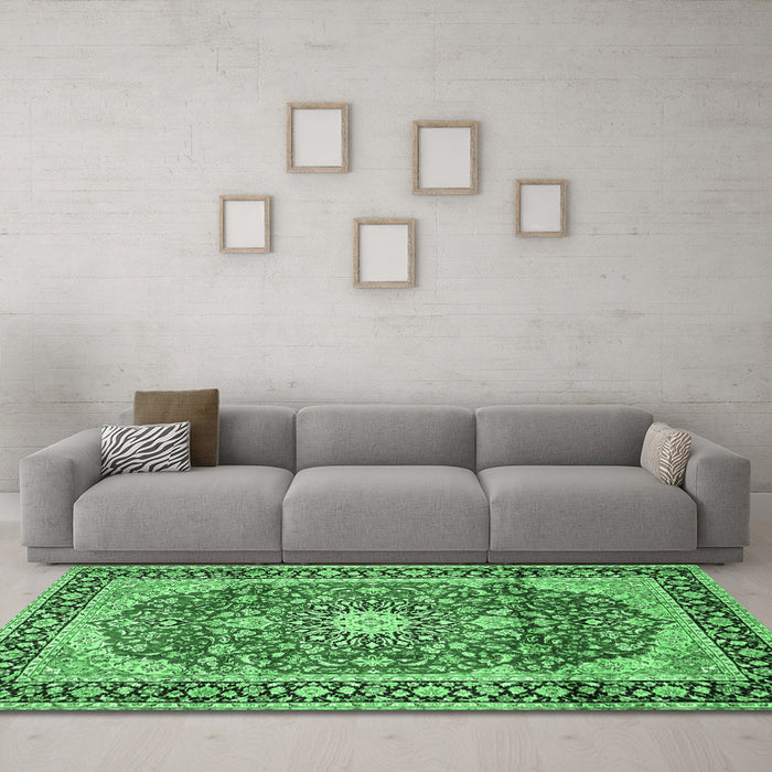 Machine Washable Medallion Emerald Green Traditional Area Rugs in a Living Room,, wshtr449emgrn
