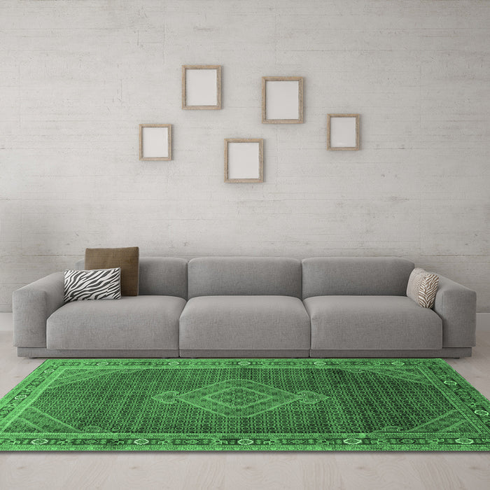 Machine Washable Medallion Emerald Green Traditional Area Rugs in a Living Room,, wshtr44emgrn