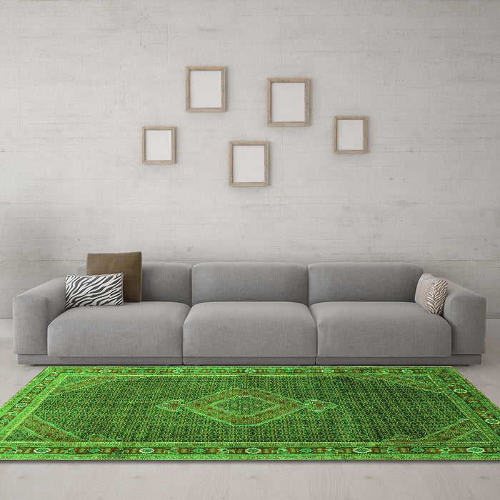 Machine Washable Medallion Green Traditional Area Rugs in a Living Room,, wshtr44grn