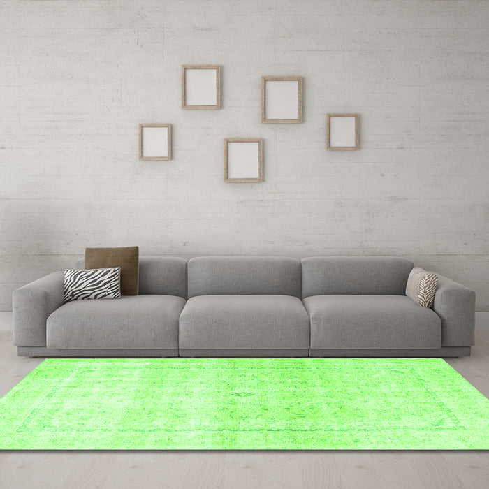 Machine Washable Persian Green Traditional Area Rugs in a Living Room,, wshtr4500grn