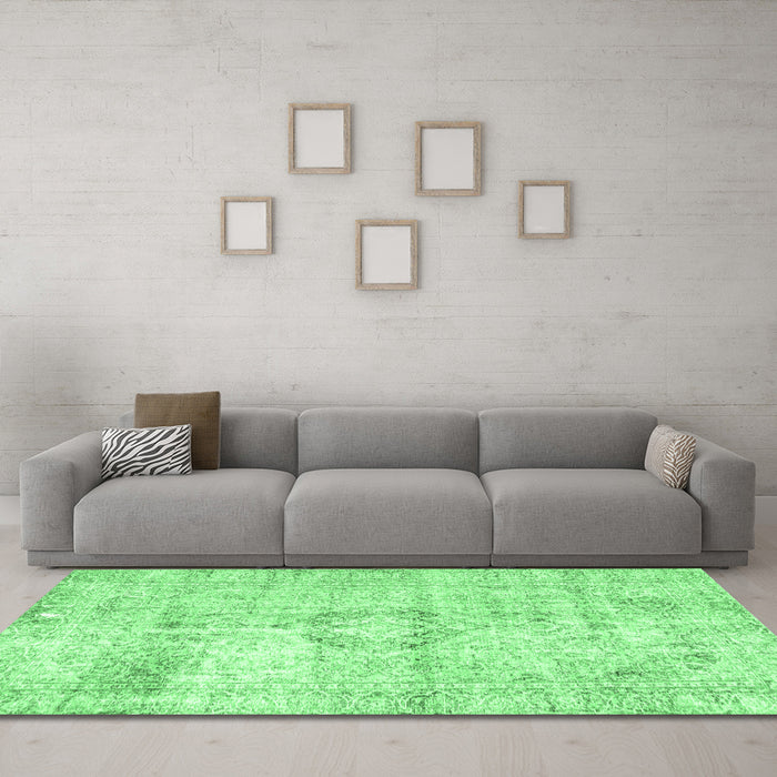 Machine Washable Persian Emerald Green Traditional Area Rugs in a Living Room,, wshtr4506emgrn