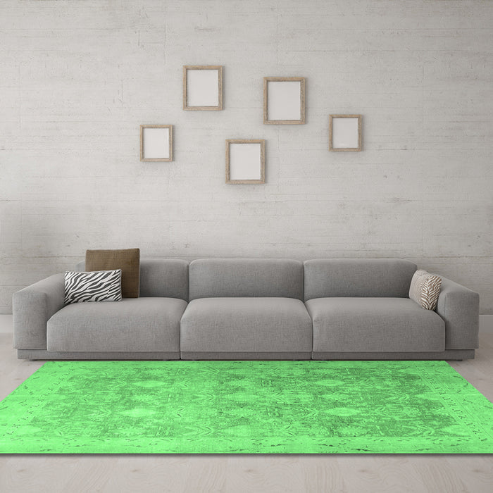 Machine Washable Persian Emerald Green Traditional Area Rugs in a Living Room,, wshtr4507emgrn