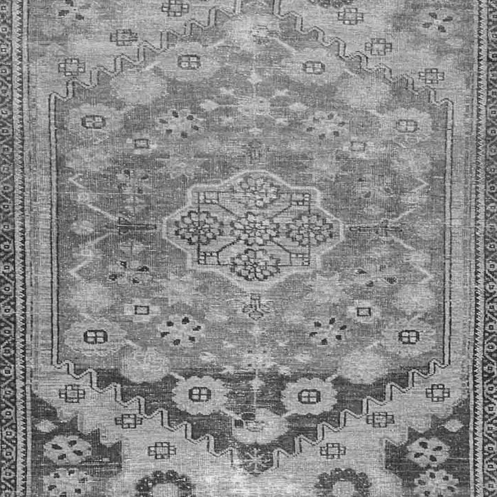 Serging Thickness of Machine Washable Persian Gray Traditional Rug, wshtr4509gry