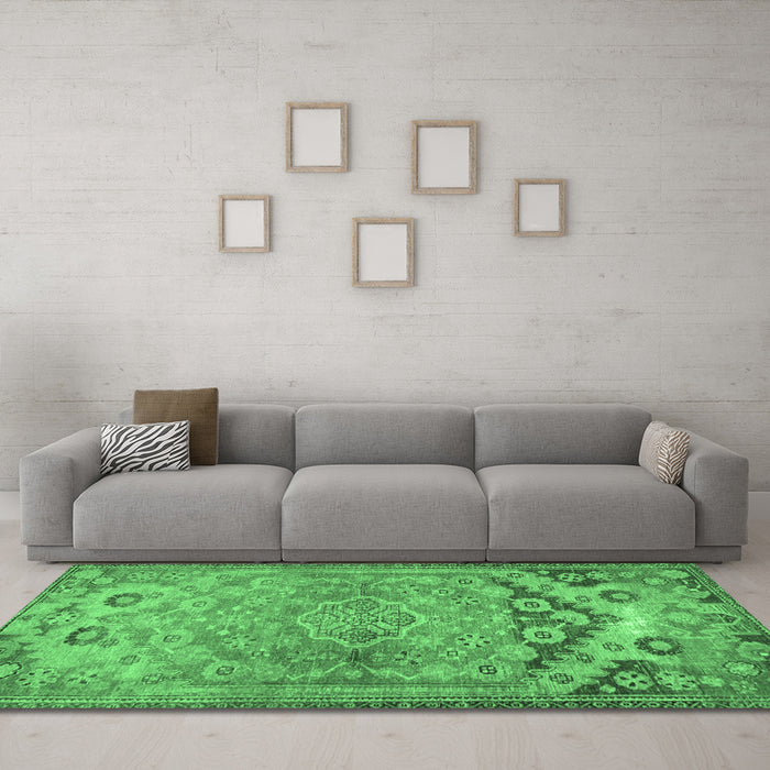 Machine Washable Persian Emerald Green Traditional Area Rugs in a Living Room,, wshtr4509emgrn