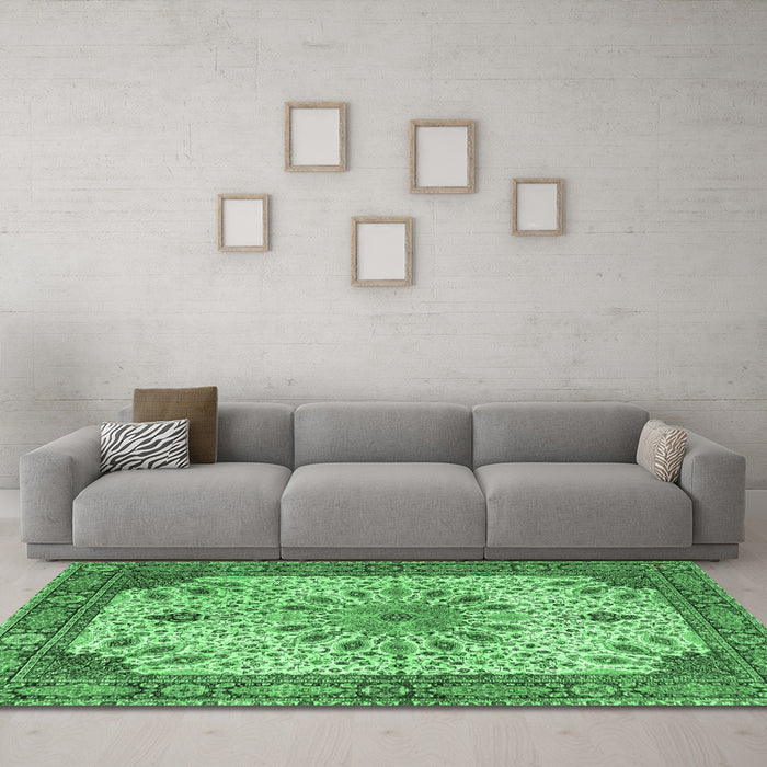 Machine Washable Persian Emerald Green Traditional Area Rugs in a Living Room,, wshtr4514emgrn