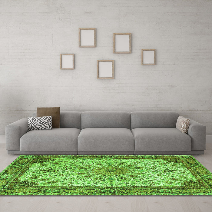 Machine Washable Persian Green Traditional Area Rugs in a Living Room,, wshtr4514grn