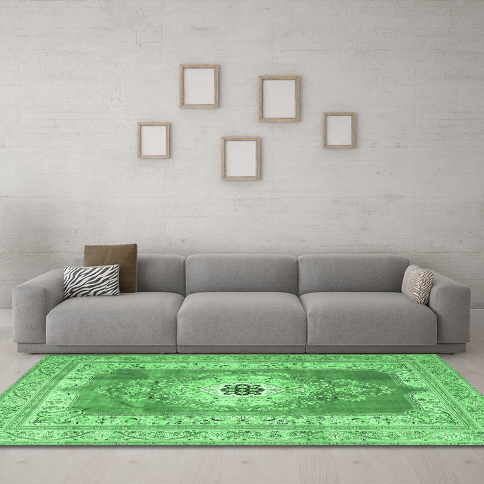 Machine Washable Persian Emerald Green Traditional Area Rugs in a Living Room,, wshtr4515emgrn