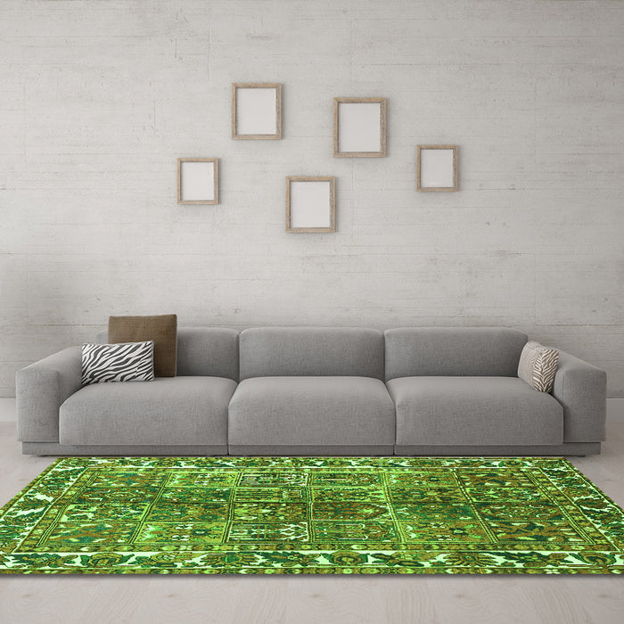 Machine Washable Persian Green Traditional Area Rugs in a Living Room,, wshtr4516grn