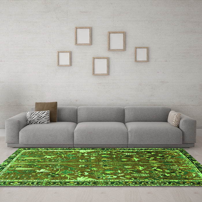 Machine Washable Animal Green Traditional Area Rugs in a Living Room,, wshtr4517grn