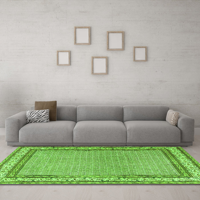 Machine Washable Persian Green Traditional Area Rugs in a Living Room,, wshtr4518grn