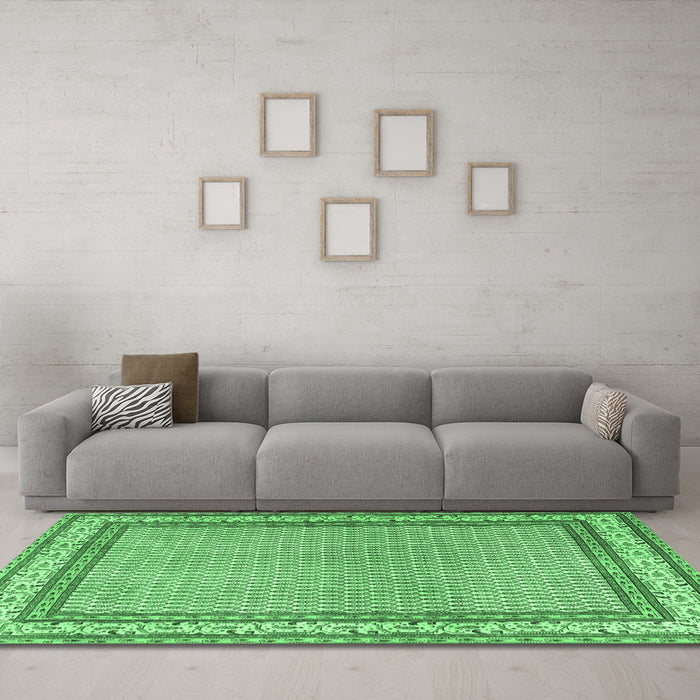 Machine Washable Persian Emerald Green Traditional Area Rugs in a Living Room,, wshtr4518emgrn