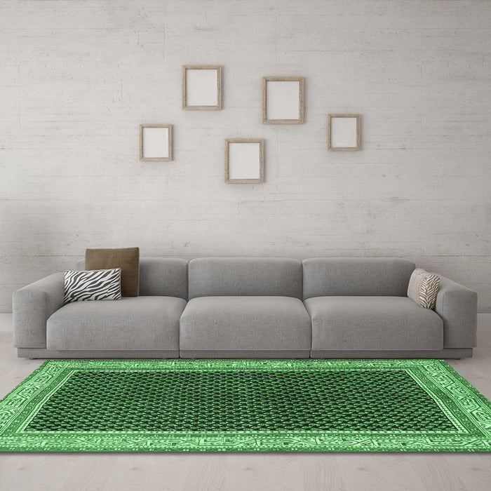 Machine Washable Persian Emerald Green Traditional Area Rugs in a Living Room,, wshtr451emgrn