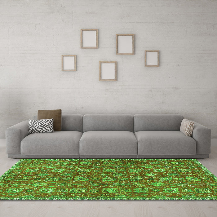 Machine Washable Persian Green Traditional Area Rugs in a Living Room,, wshtr4521grn
