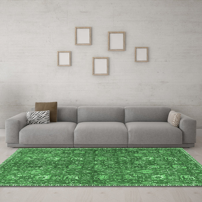 Machine Washable Persian Emerald Green Traditional Area Rugs in a Living Room,, wshtr4521emgrn