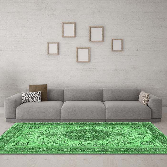 Machine Washable Medallion Emerald Green Traditional Area Rugs in a Living Room,, wshtr4522emgrn