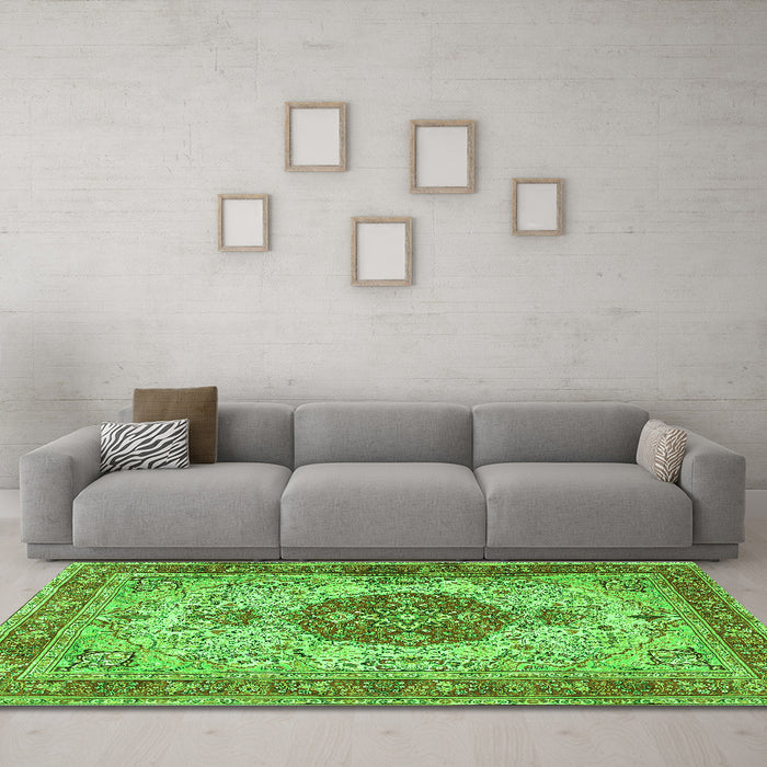 Machine Washable Medallion Green Traditional Area Rugs in a Living Room,, wshtr4522grn