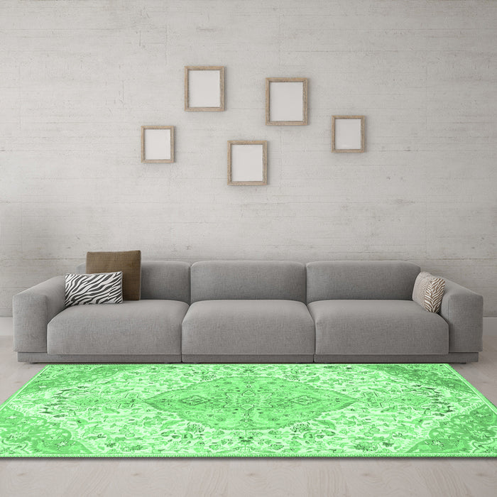 Machine Washable Persian Emerald Green Traditional Area Rugs in a Living Room,, wshtr4525emgrn