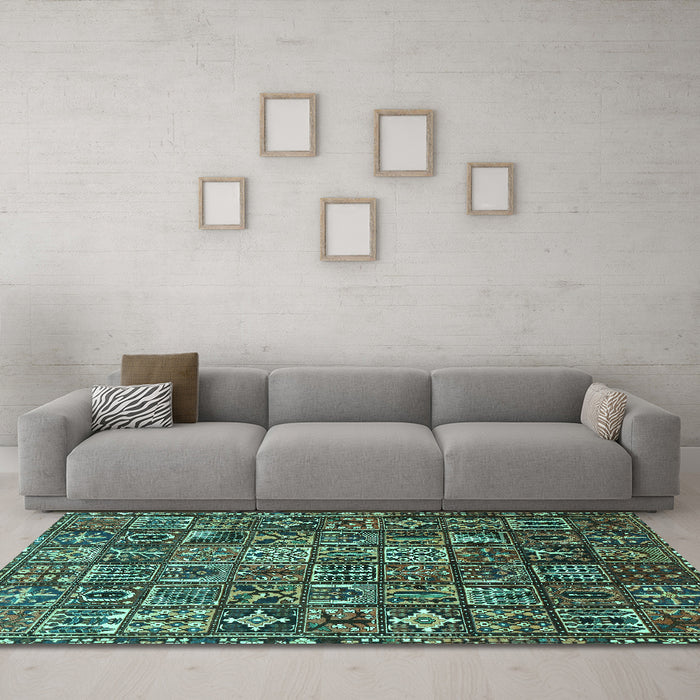 Machine Washable Persian Turquoise Traditional Area Rugs in a Living Room,, wshtr4528turq