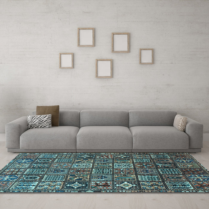 Machine Washable Persian Light Blue Traditional Rug in a Living Room, wshtr4528lblu