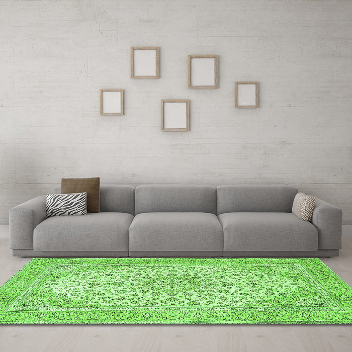 Machine Washable Persian Green Traditional Area Rugs in a Living Room,, wshtr4529grn