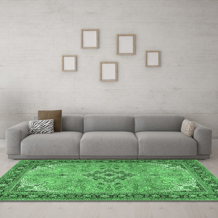Machine Washable Medallion Emerald Green Traditional Area Rugs in a Living Room,, wshtr4530emgrn