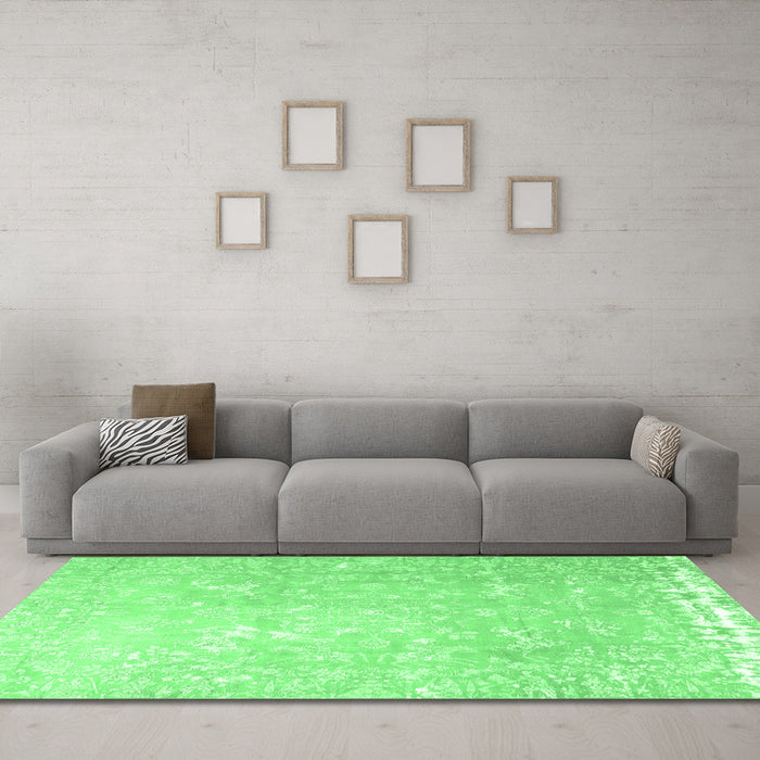 Machine Washable Oriental Emerald Green Traditional Area Rugs in a Living Room,, wshtr4531emgrn
