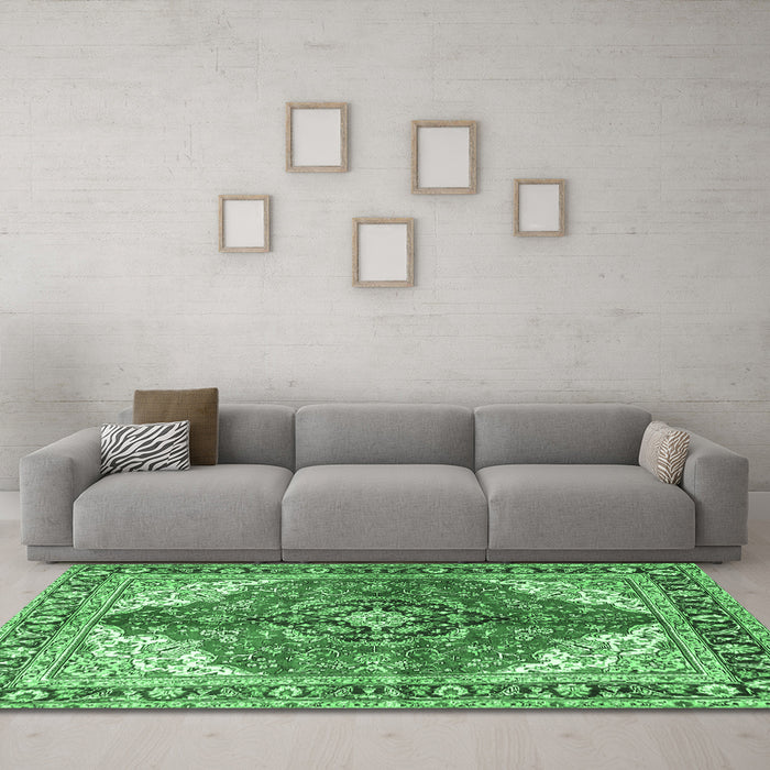 Machine Washable Medallion Emerald Green Traditional Area Rugs in a Living Room,, wshtr4535emgrn