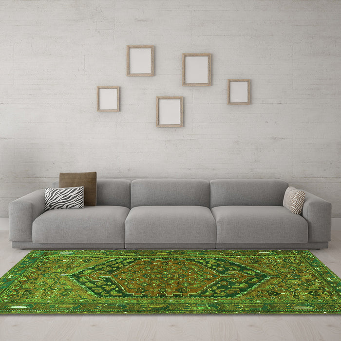 Machine Washable Persian Green Traditional Area Rugs in a Living Room,, wshtr4536grn
