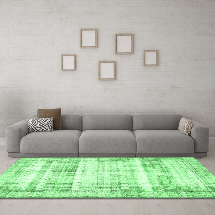Machine Washable Persian Emerald Green Traditional Area Rugs in a Living Room,, wshtr4537emgrn