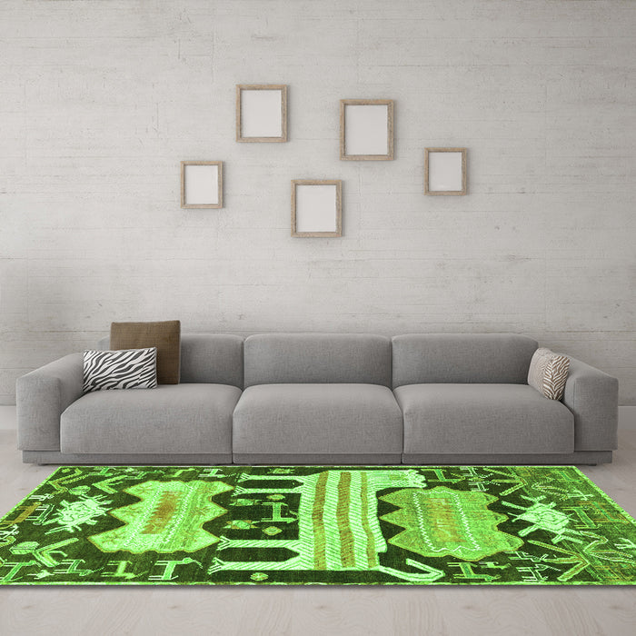 Machine Washable Persian Green Traditional Area Rugs in a Living Room,, wshtr4538grn