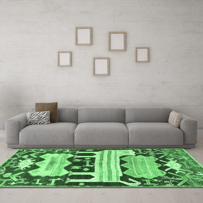 Machine Washable Persian Emerald Green Traditional Area Rugs in a Living Room,, wshtr4538emgrn