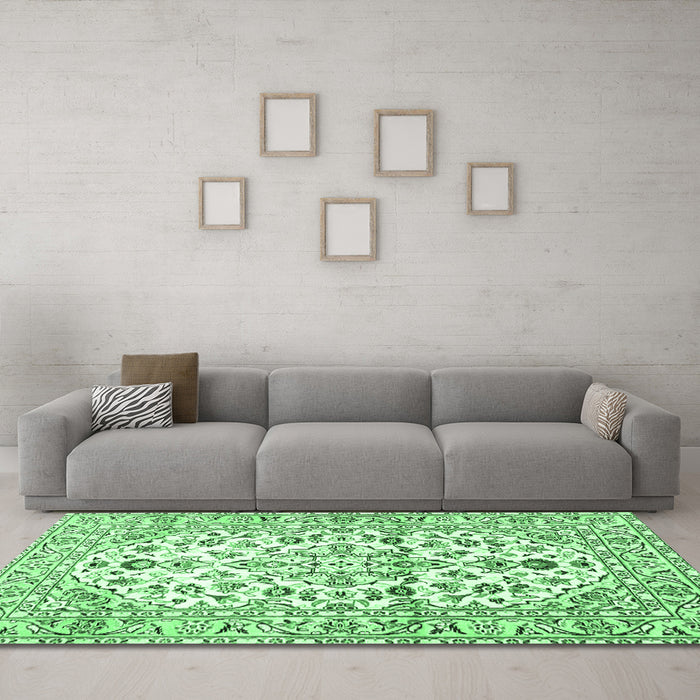 Machine Washable Persian Emerald Green Traditional Area Rugs in a Living Room,, wshtr4540emgrn