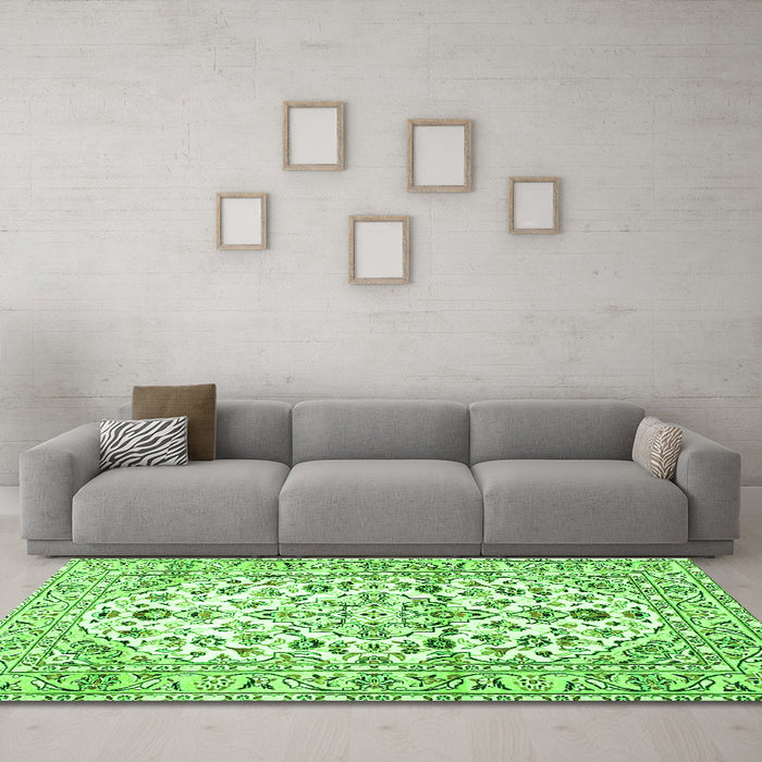Machine Washable Persian Green Traditional Area Rugs in a Living Room,, wshtr4540grn