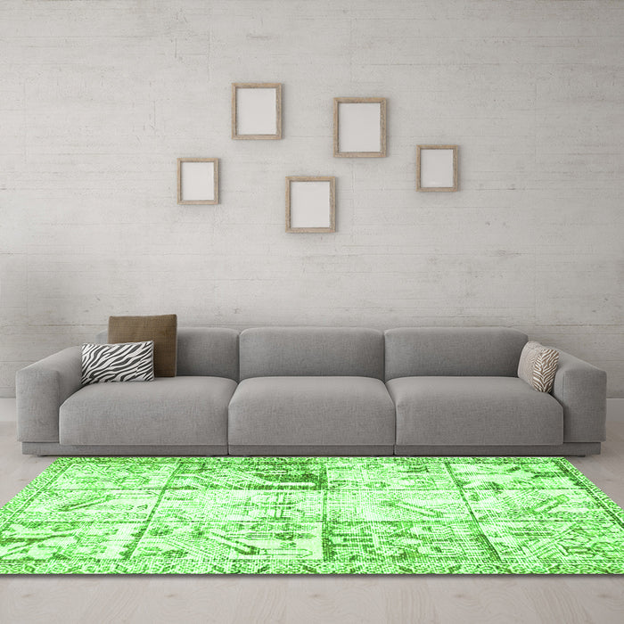 Machine Washable Persian Green Traditional Area Rugs in a Living Room,, wshtr4542grn