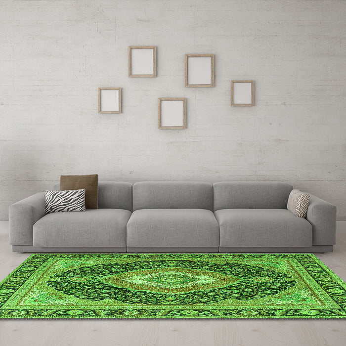 Machine Washable Medallion Green Traditional Area Rugs in a Living Room,, wshtr4548grn